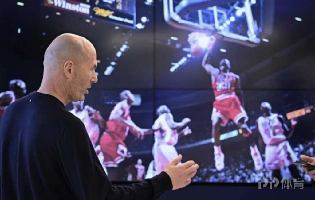 齐达内：过去经常熬夜看乔丹的比赛 他凌驾于所有人之上